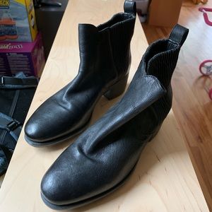 Authentic leather UGG Heeled Boot made in Italy